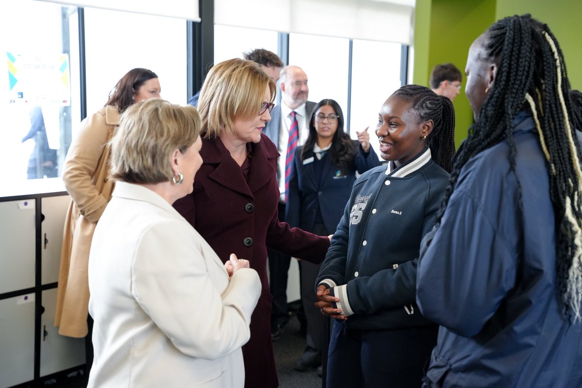 JacintaAllanMP's tweet image. One of my favourite parts of my job is getting to meet young Victorians.
These students are passionate about their community and they care deeply about their school.
Thanks for showing me around Cranbourne East Secondary College - and good luck for the rest of year 12.