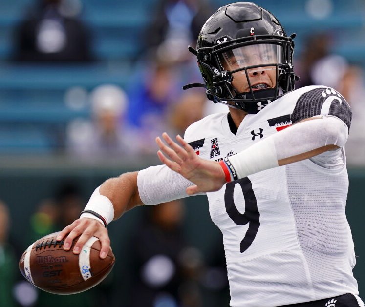 CalebNoeTV's tweet image. The Bengals signed UC Bearcats great, Desmond Ridder this week.
What does that mean for the Bengals’ QB competition behind Joe Burrow?
🎥 I asked OC Dan Pitcher about it:
“Jake Browning is the backup quarterback.”
#Bengals @WCPO