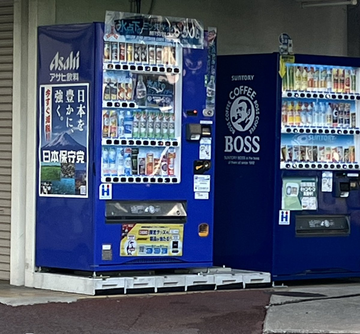 mc21se's tweet image. いつもの日常に戻りポスターも寂しい。
「また、1からやり直し。」
ネコダ店長が駅で1人地元の方々にお礼の旗立ち。自分も参加したかったが、今日は朝イチ会議があるので顔見せだけで…。🙇🏻‍♂️…