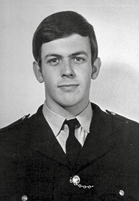 tpmt_org's tweet image. Today we remember P.C Peter Guthrie QPM (Gallantry) who was shot and murdered in 1972 whilst attending a burglary at a gun shop in Coventry. We erected our memorial to him in 2022 where we laid flowers this morning #HonouringThoseWhoServe #PoliceFamily #PoliceMemorials
@WMPolice