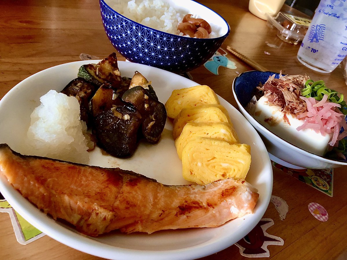 dOq0XW's tweet image. 珍しく続く焼き魚🔥🐟🔥
最近、岩下の新生姜を冷奴や卵焼きの上に山盛りにするのがブー厶🤤

#おうちごはん
