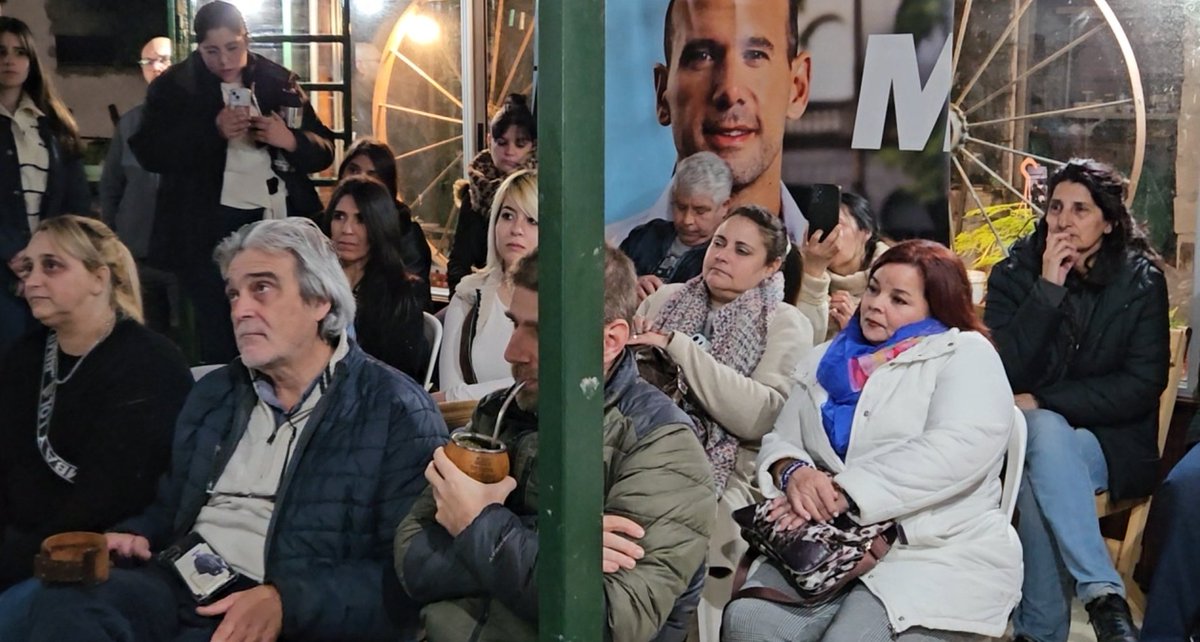MartinLemaUy's tweet image. Con vecinos de Malvin Norte en muy linda reunión organizada por @SilviaSosa404.
Seguimos aprendiendo de los distintos puntos de vista.