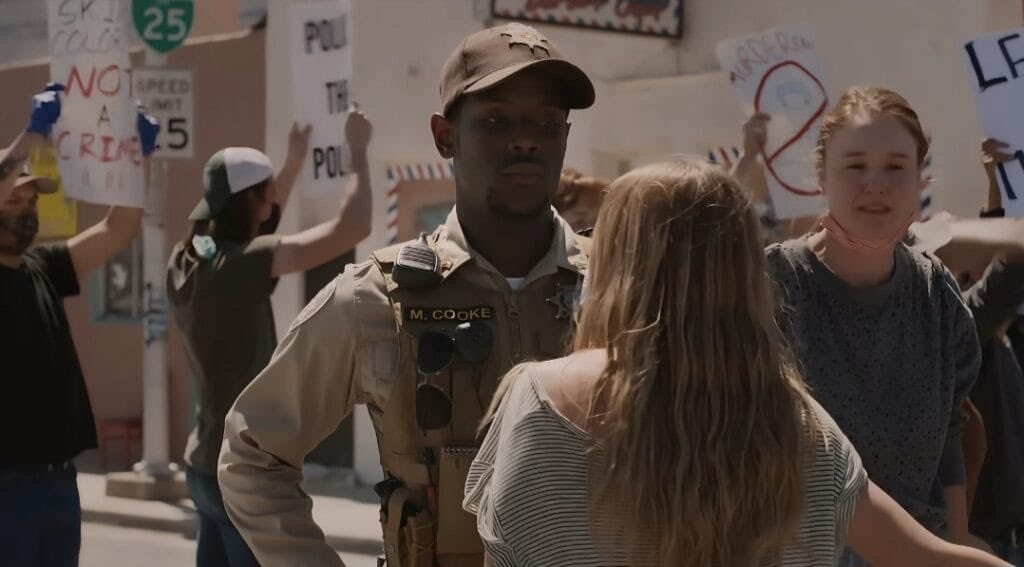 PaulSRai's tweet image. EDDINGTON: characters weaponizing social/cultural issues dividing the country. Joe weaponizes Louise’s trauma for his campaign: Brain weaponizes BLM to get with Sarah; Sarah weaponizes Michael’s blackness for her protest. Peoples’ identities are tools for each other in EDDINGTON.