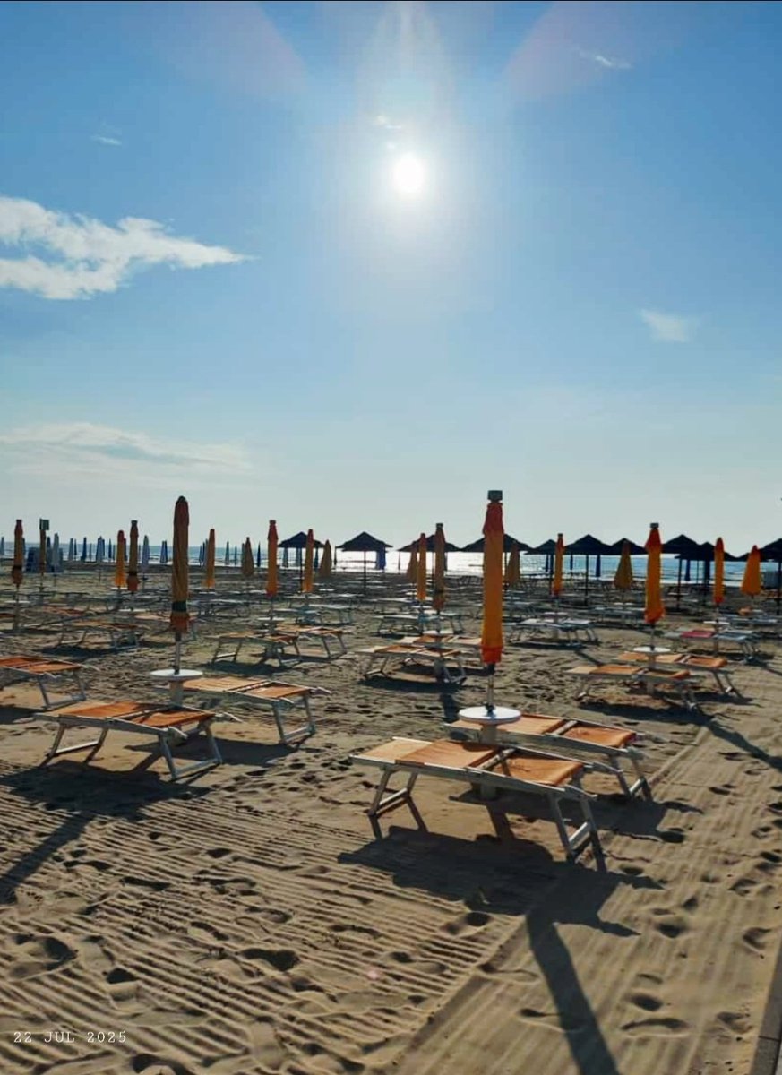 codice_nature's tweet image. Buongiorno 🌞🌈☕ e buon martedì picciotti 🥰. Non temere la solitudine, è il silenzio che ti insegna a brillare da dentro. La forza nasce dalla delicatezza, dalla capacità di ascoltare il proprio respiro e il proprio cuore 🤗