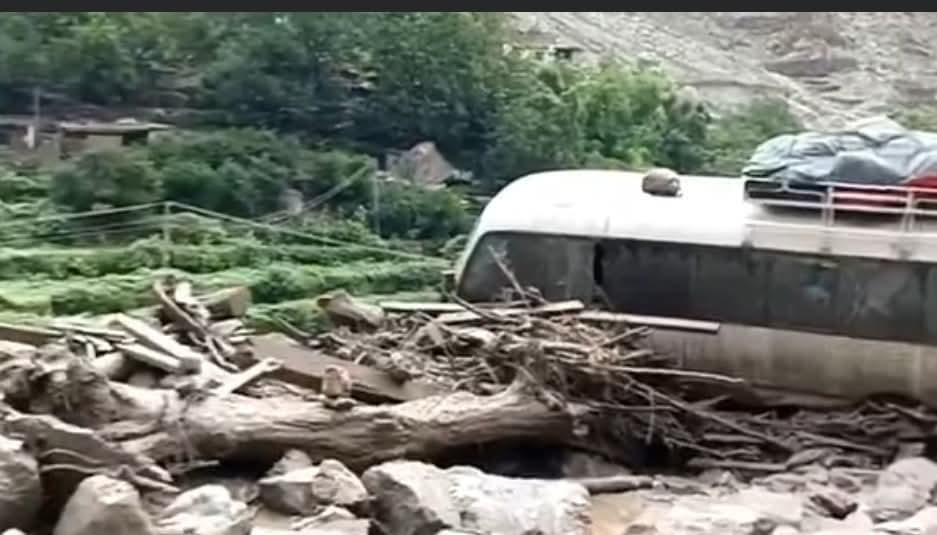 شاہدہ اسلام میڈیکل اینڈ ٹیچنگ ہسپتال لودھراں کے مالکان سعد اسلام اور فہد اسلام سمیت ان کی 22 رکنی فیملی کو چلاس میں المناک حادثہ پیش آیا ہے۔ 

ابتک تین اموات کی تصدیق ہوسکی ہے جن میں فہد اسلام ان کا اکلوتا بیٹا اور ایک خاتون ہیں ۔
#bahawalpurcity 
#Lodran