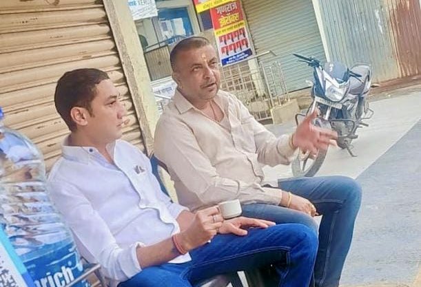 आज सकाळी नगर रोडवर नय्यर मामू च्या चहा स्टॉलवर नेहमीप्रमाणे चहाचा आस्वाद घेतला.