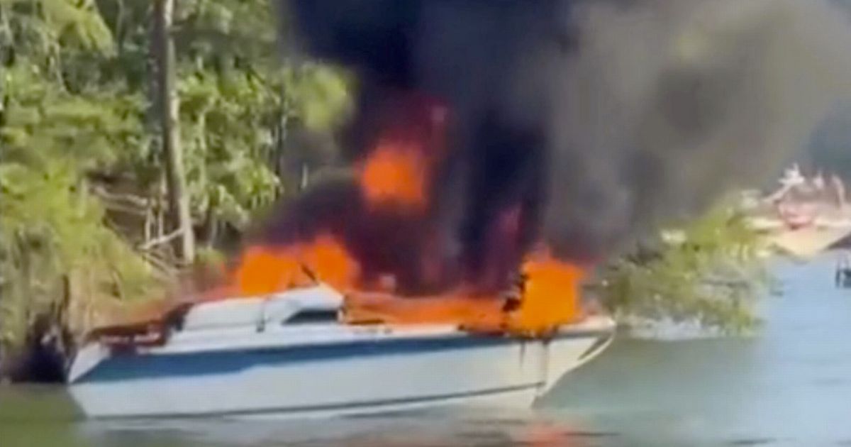 MirrorBreaking_'s tweet image. BREAKING: Children who miraculously survive massive boat explosion say they're 'blessed' mirror.co.uk/news/us-news/b…