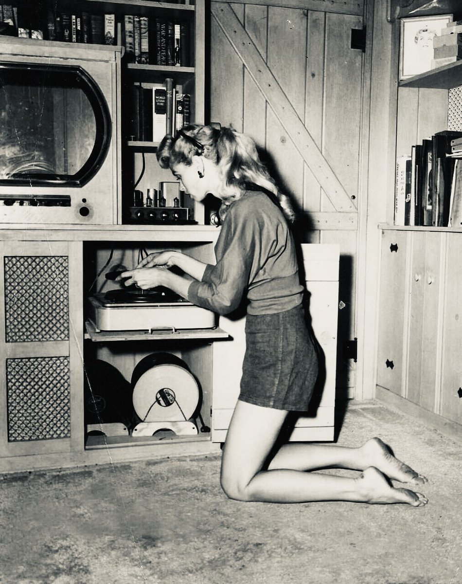 Mira atentamente quien conoce tus imperfecciones.
Tus virtudes.

Quien siempre esta a tu lado.
Y ve lo increíble que eres . 
💜💜🫧

BЦΣПθS DIΛS 🩵🩵🪅
Ɲαмαѕтє 🎐དགོང་དྲོ🎐

youtu.be/O9bqF82OIwU