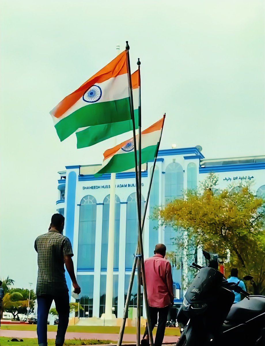 Midhuamsaud's tweet photo. It’s normal protocol to line the streets with foreign flags when their state heads visit, so no issue with Indian flags on our streets to welcome PM Modi

But it’s not normal to see foreign flags on Independence Day in any country.

PM Modi arrives on 25th, 26th is our Independence Day. That day, our streets should be filled with Maldivian flags, not those of India, China, US or any other country.

So I hope these will be replaced for 26th. 

Seeing another nation’s flag dominate our streets on Independence Day would be a national embarrassment and a disgrace