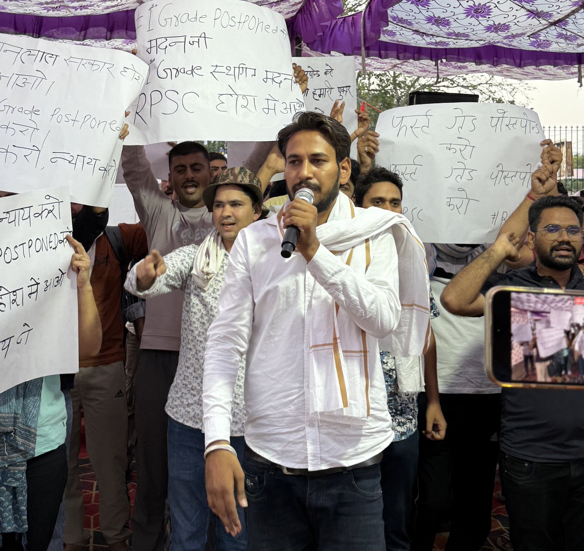 VIVEK_RAJ 🦅 (@vivekraj8385) on Twitter photo राजस्थान के बेरोजगारों की मज़बूत आवाज़ हर क्षण बेरोज़गारों के साथ खड़े रहने वाले आदरणीय बड़े भाई श्री मनोज मीणा जी को जन्मदिवस की हार्दिक बधाई व शुभकामनाएं।
💐💐🎉🎉🎂🎂
<a href="/manojmeena/">Manoj Meena</a> राजस्थान के बेरोजगारों की मज़बूत आवाज़ हर क्षण बेरोज़गारों के साथ खड़े रहने वाले आदरणीय बड़े भाई श्री मनोज मीणा जी को जन्मदिवस की हार्दिक बधाई व शुभकामनाएं।
💐💐🎉🎉🎂🎂
<a href="/manojmeena/">Manoj Meena</a>