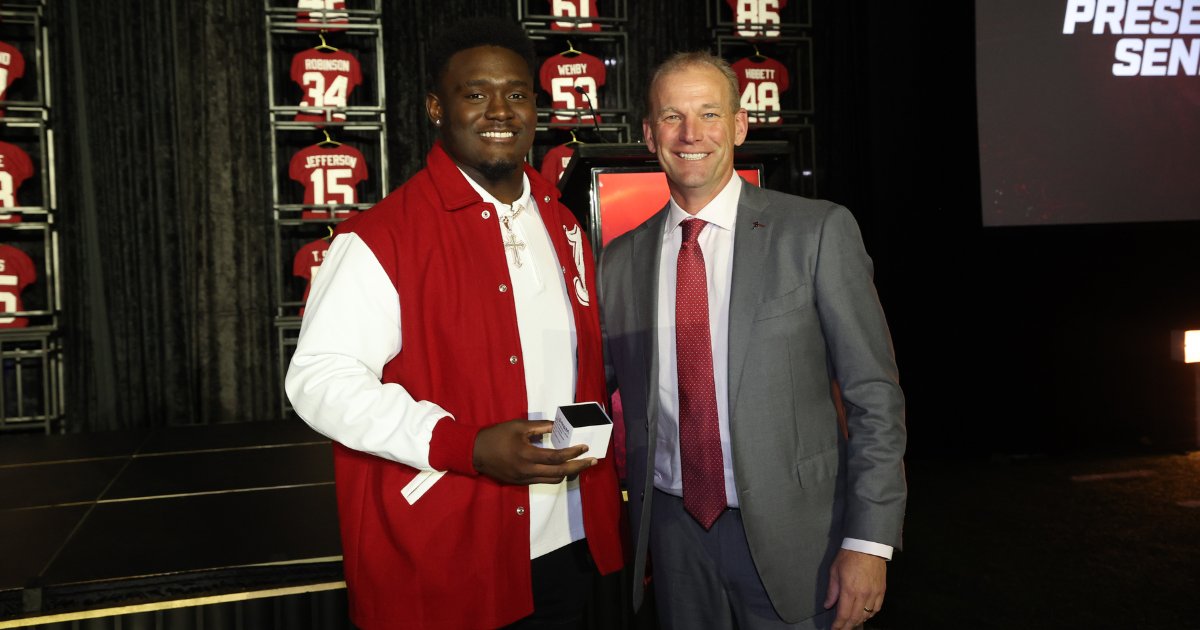 Charlie_Potter's tweet image. #Alabama has a veteran team.
Seventeen scholarship seniors are on the 2025 roster, the most since the Crimson Tide's 2015 campaign.
"Double what we had a year ago."
🔗 on3.com/teams/alabama-… (On3+)