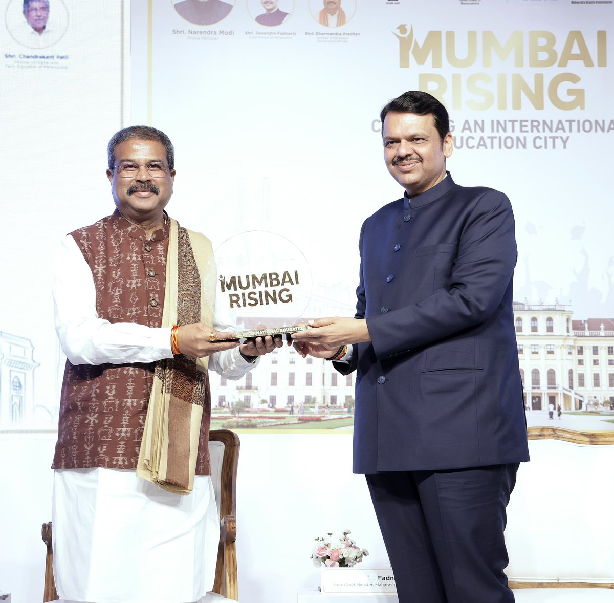 dpradhanbjp's tweet image. महाराष्ट्र के विकास को समर्पित माननीय मुख्यमंत्री श्री @Dev_Fadnavis जी को जन्मदिवस की हार्दिक शुभकामनाएँ। आदरणीय प्रधानमंत्री जी के मार्गदर्शन और आपके नेतृत्व में महाराष्ट्र समृद्धि, विकास और सामाजिक न्याय के नए आयाम स्थापित कर रहा है।
ईश्वर आपको उत्तम स्वास्थ्य व दीर्घायु…