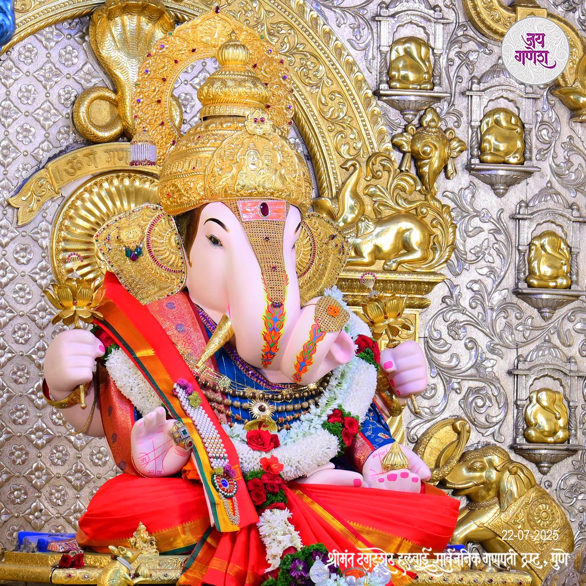 DagdushethG's tweet image. मंगळवारचे सजलेले बाप्पांचे सुंदर रूप🌺
dagdushethganpati.com
#shrimant #dagdushethhalwaiganpati
#shrimantmoraya
#shrimantdagdusheth
#dagdusheth #dagdushethganpati #pune #punekar #suvarnyug #maharashtra #mumbai #devotional