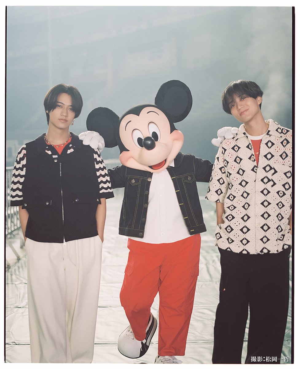 disneyjp's tweet image. ◤ ミッキーとKing & Prince
ベストフレンドカット初公開❗️◢
ドームライブ
友情の一日を密着レポート📝
🖤King & Prince💛
「思い出すだけで笑顔になる、
特別な時間でした!」
🔻特設サイトで写真&インタビュー掲載!
disney.co.jp/fc/special/mic…
#ミッキーxキンプリ
#WhatWeGot_奇跡はきみと