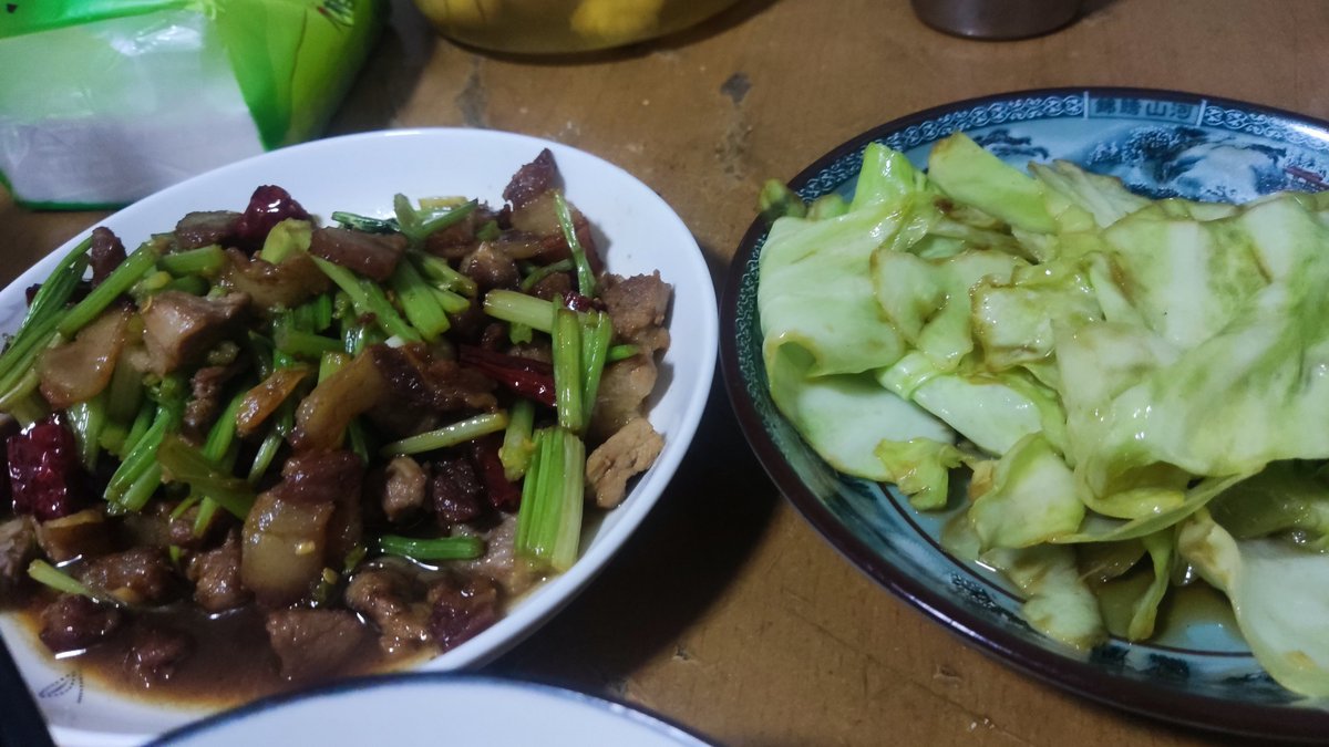 简简单单两个菜，喝点小酒也美味。