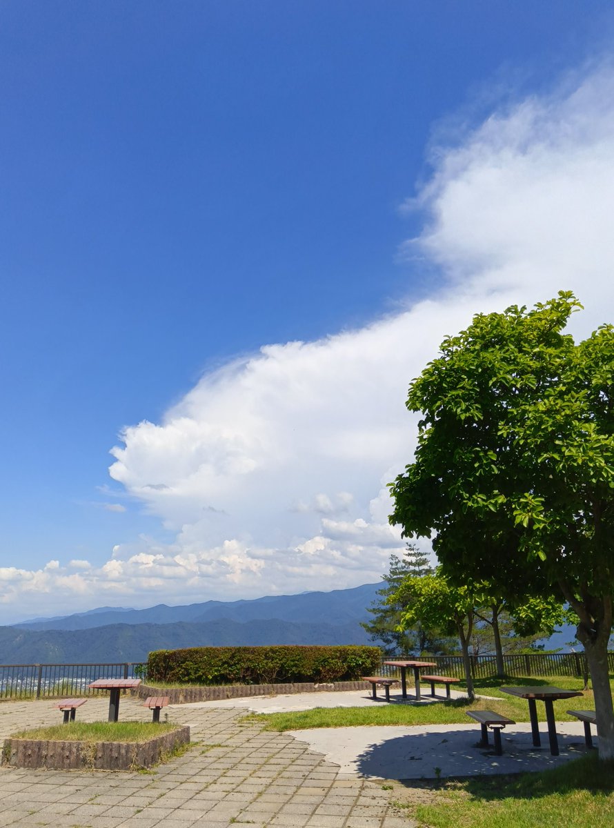 obasteSK_alpico's tweet image. 暑い、、暑すぎる、、🥺☀
本日の千曲市は34℃🥵🥵
水分補給をしっかりして熱中症対策を
しましょう♪
#信州SA #姨捨SA #イマソラ #信州SAイマソラ #真夏日
