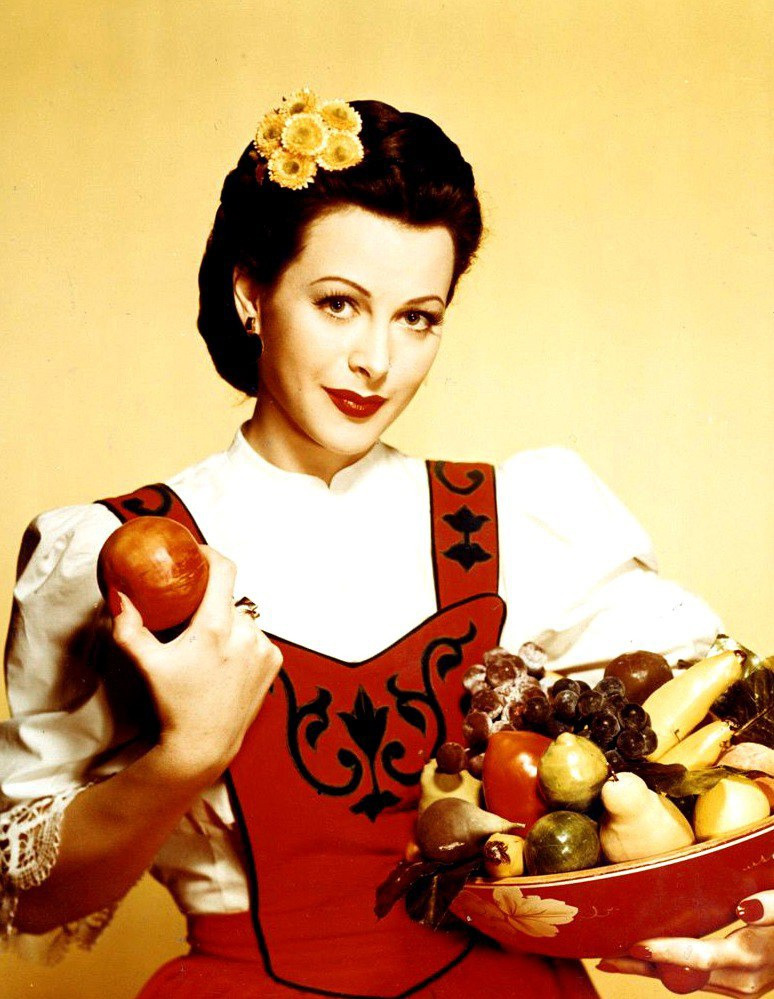 Noirchick1's tweet image. Who is the apple of your eye? Marilyn or Hedy?