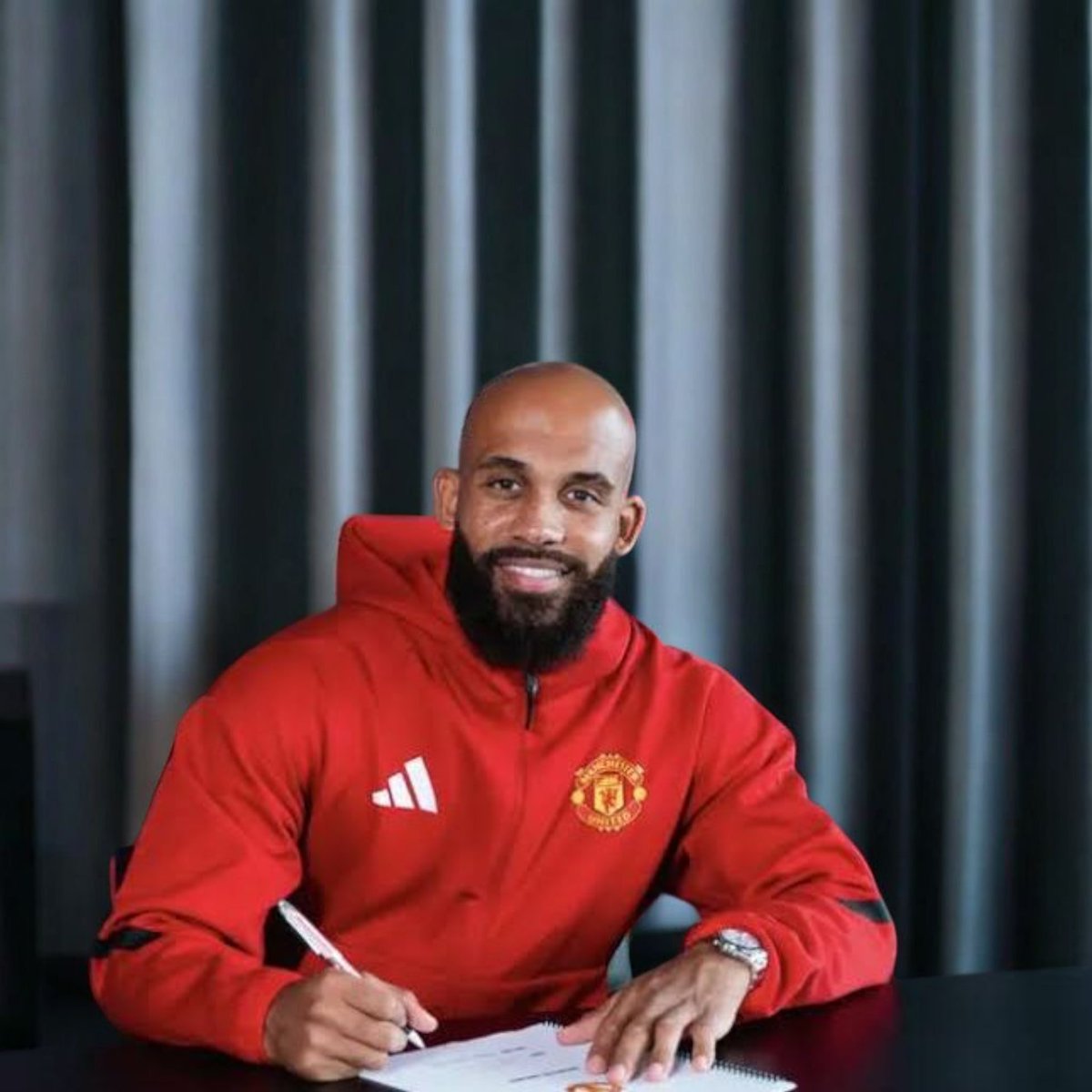 Bryan Mbeumo Joins Manchester United in £71m Deal

Manchester United have signed Brentford forward Bryan Mbeumo on a five-year deal, with an option for one more. The 25-year-old, who scored 20 Premier League goals last season, chose United over other suitors, including Tottenham.