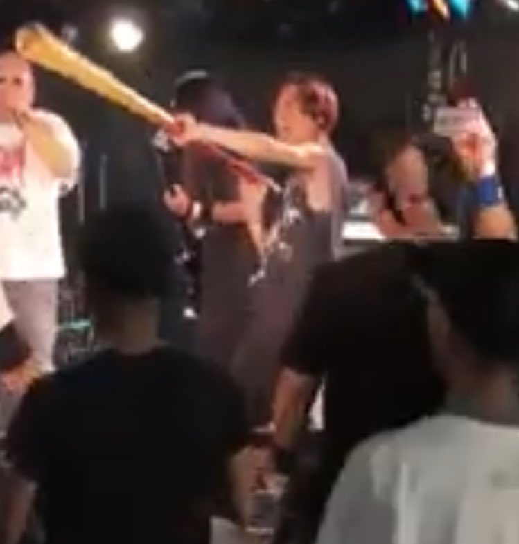 zMo1gPBoPYj5hLI's tweet image. 夏のHAIGAN
【アースダムでの一夏の思い出】
外国人のお客様がギター弾いたりマサキさんやDIPAのtaiさんがディジュリドゥ振り回したり暴徒of暴徒で最高な夜だったな🙂↕️✨
そんなHAIGANつぎは
7/25 西荻窪ピットバーだす👹
思い出の記録🎥🎶
youtu.be/bFS-LO4IecM?si…