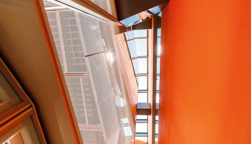 DH_Danmark's tweet image. Oplev kraften i vores CDP-seriens kædemotorer!

Disse fantastiske motorer er designet til at løfte og sikre de imponerende 4,6 meter høje vinduer- der vejer hele 1,5 tons – kun understøttet af fire hængsler!

Læs mere her: ow.ly/Opaw50Vt20S  

#Vinduer #Byggeri #Teknologi