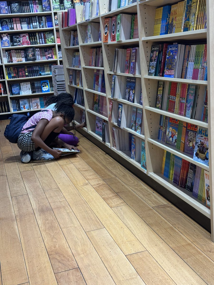 JasonNjoku's tweet photo. My girls Kaego (9) and Nnenna (8) don’t read enough. So every weekend this summer break we’re going book shopping. At the minimum they will read at least 1-2hrs every morning. Close to zero game / screen time is the plan. So far so good 🥰 https://t.co/4xZUaU5NpA