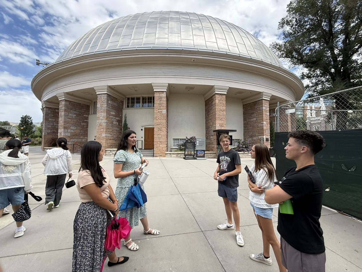 EHM_Apologetics's tweet image. Day 2 Utah Biblical apologetic mission trip. Chisholm Summit Community Church students getting into gospel conversations at temple square with LDS missionaries. I love seeing our @TexasBaptists churches engaging in evangelism!