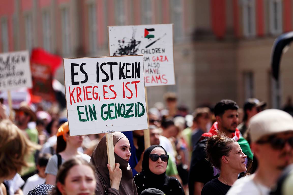 Die Wissenschaft und die Normalität des Genozid-Vorwurfs. Von Ljiljana Radonić. In der akademischen Welt wird der Genozid-Vorwurf gegen Israel lauthals propagiert. Der Kampf dagegen ähnelt jenem gegen Windmühlen. (Gastautor)
mena-watch.com/?p=137457