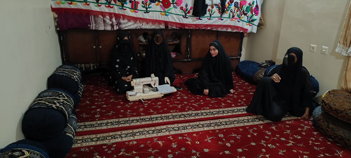 aliye1salehiii's tweet image. من این روزای عمرم روخیلی دوست دارم 🙂
بارها گرما زده شدم یا از فشار خستگی ...
ولی نمیخوام عمرم با بطالت بگذره
این روزا درجنوب کرمان در تلاشیم برای فراهم ساختن زمینه های مختلف اشتغالزایی برای مردم،
روستابه روستامیریم پای حرفا شون میشینیم طرح هاشون رو بررسی میکنیم🙂
بنیادعلوی🌱