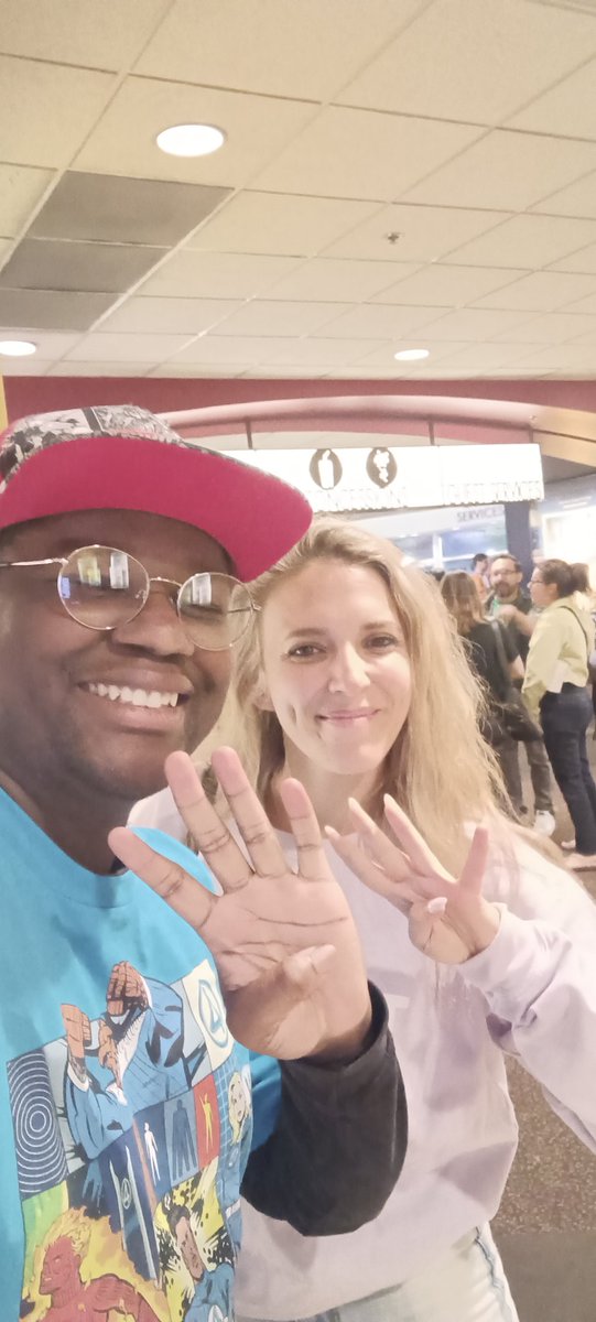 Elliott_Bull2's tweet image. I finally met @roxystriar and @TheGregAlba of @ReelRejects at the #FantasticFour screening here in Burbank. They're one of the nicest people on the planet!