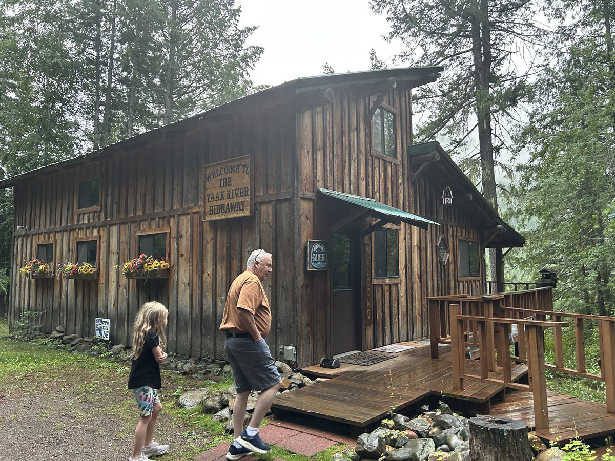 DesiraeC93's tweet image. Made it safely to the cabin in Montana. The pictures truly don’t do this place justice. It’s so fresh and beautiful out here. You can see and hear the river from the back porch and we’re an hour from the nearest town out in the woodsThe light rain just makes it all the more crisp…