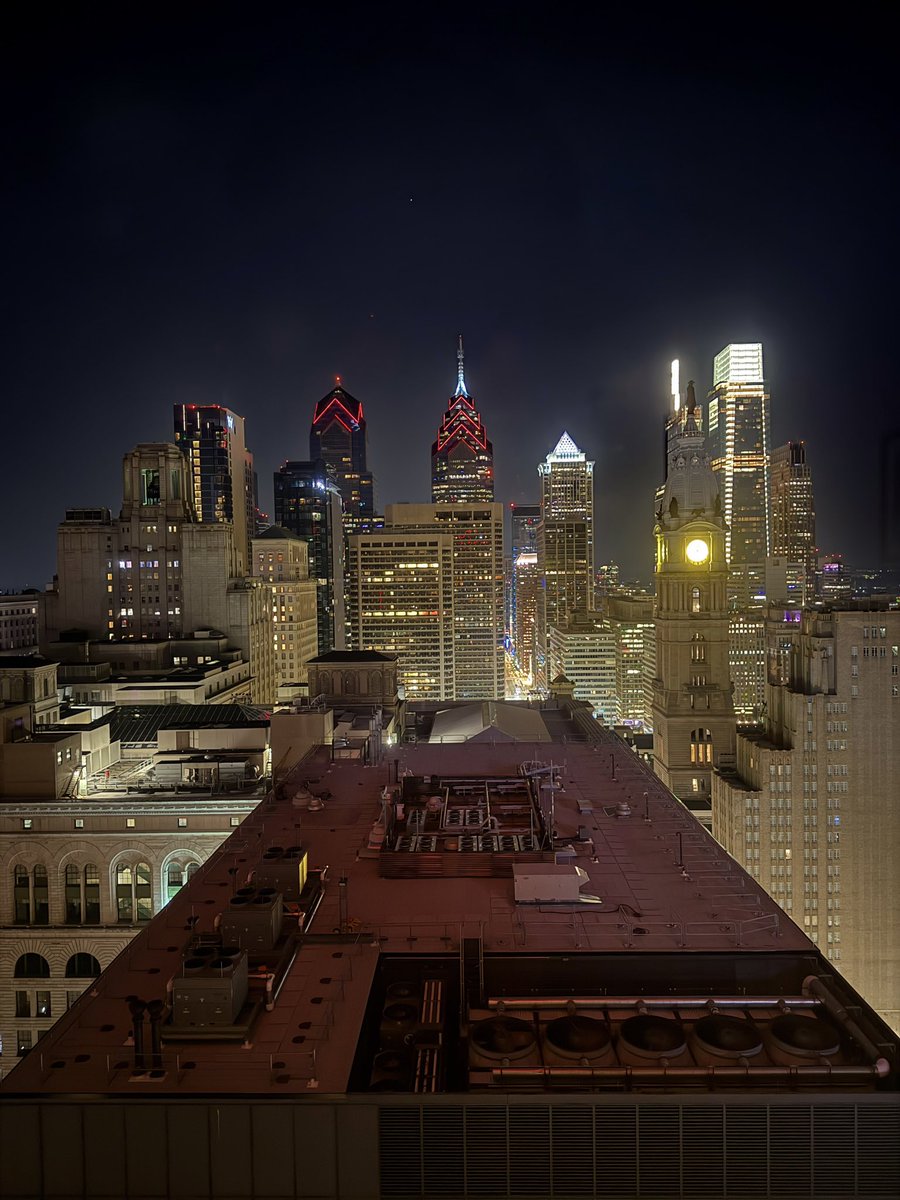 Quick pitstop in Philly 🚗 Thanks for showing me a good time 😚