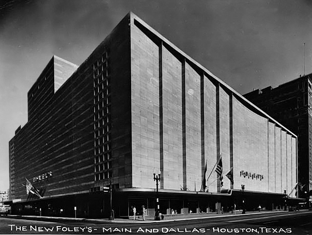 TracesofTexas's tweet image. The "new" Foley's store at the corner of Main and Houston in Dallas, 1952. I'm sure that some of y'all must have shopped there. Anybody know when it went out of business?