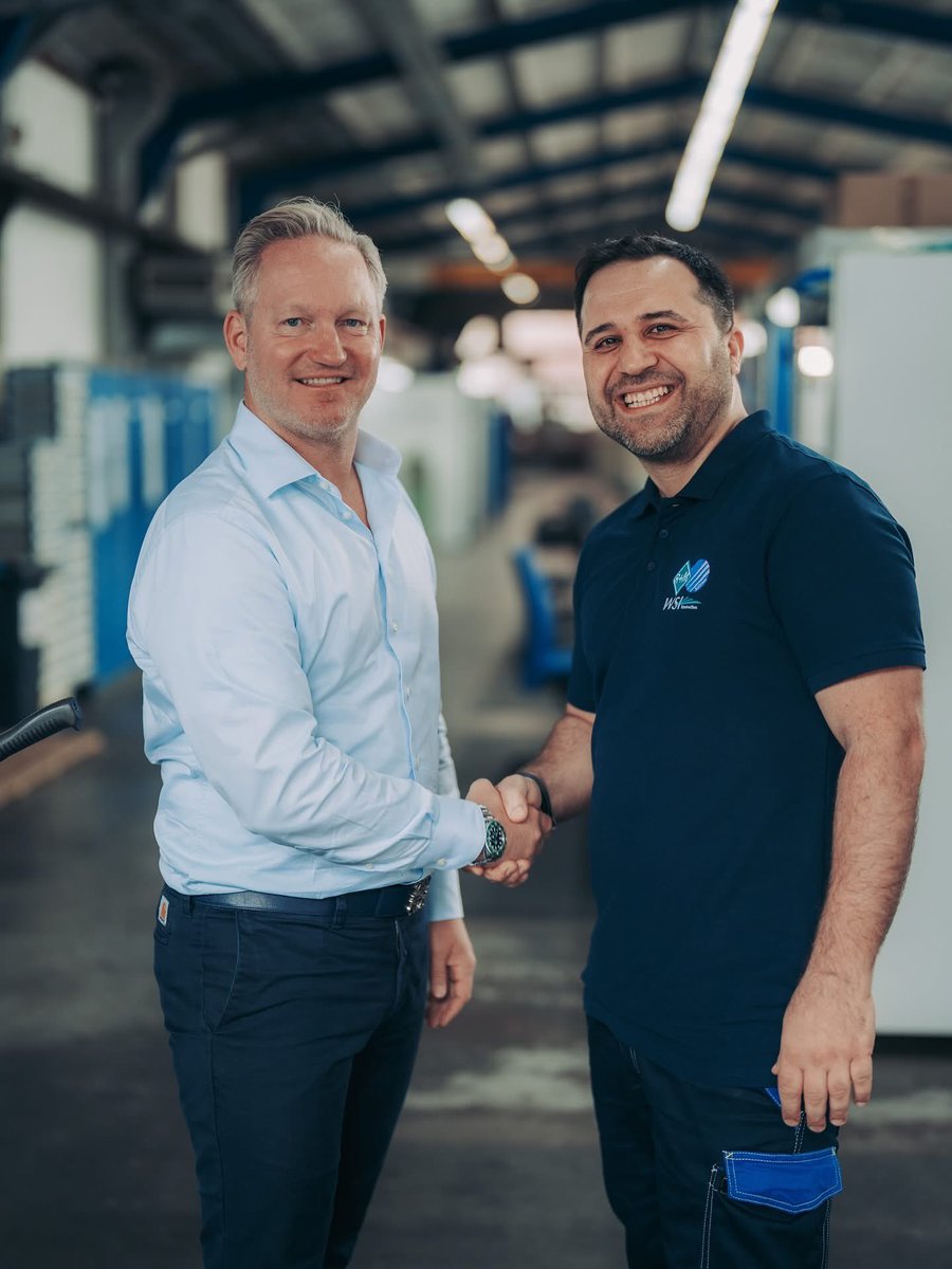 🤝 Vertrauen entsteht durch tägliches Handeln. Bei uns bedeutet Zusammenarbeit, dass wir einen sehr engen Draht zueinander haben.
Wir hören zu, wir packen gemeinsam an – und finden Lösungen. Das macht uns als Familienunternehmen aus. Ohne große Show – aber mit Haltung. 💙💚