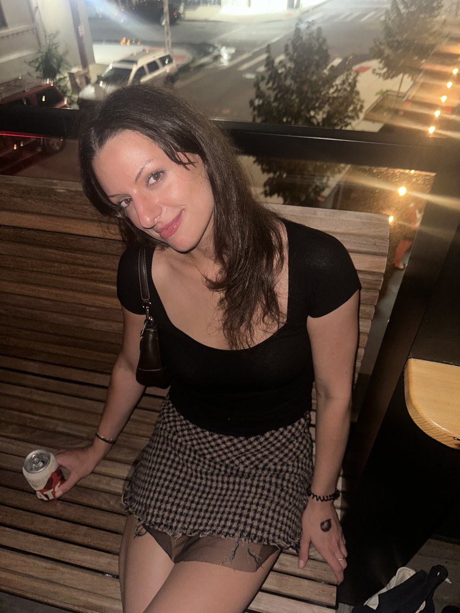 quiiickly's tweet image. Being sweet and bothering no one most of all my skin looks really clear here. Posting