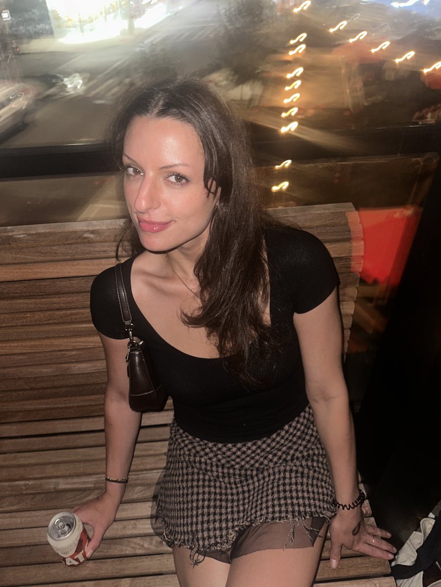 quiiickly's tweet image. Being sweet and bothering no one most of all my skin looks really clear here. Posting