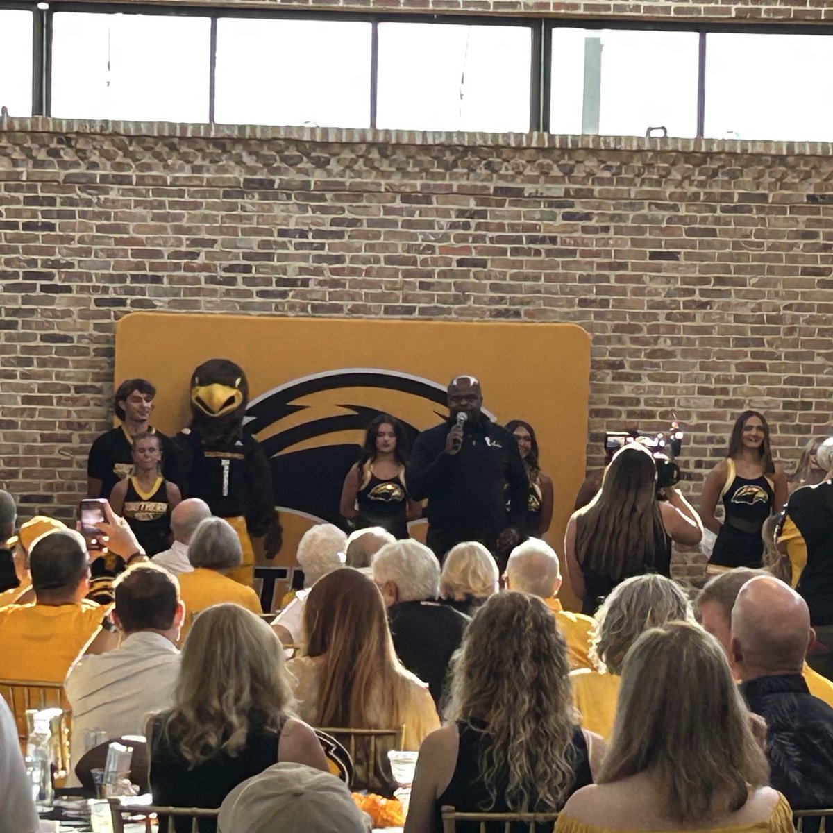 SouthernMissFB's tweet image. A big thanks to the Gulfport faithful for coming to the Summer Tour event tonight ๐
#FlipTheScript | #SMTTT