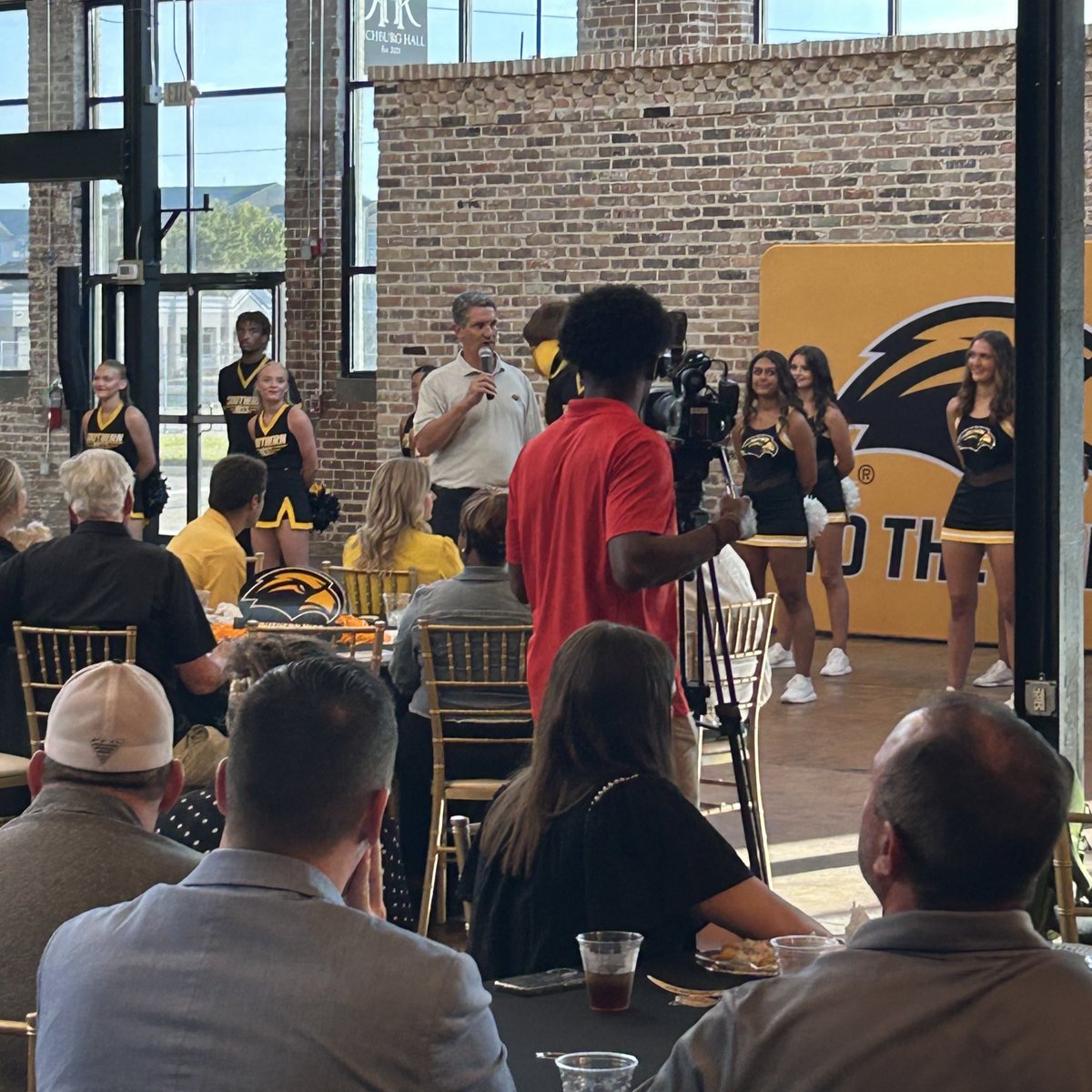 SouthernMissFB's tweet image. A big thanks to the Gulfport faithful for coming to the Summer Tour event tonight ๐
#FlipTheScript | #SMTTT