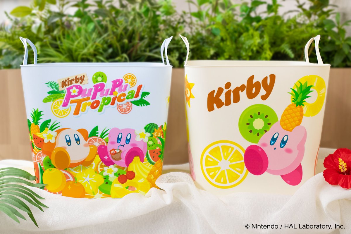 charatoru's tweet image. 🌟7月発売商品🌟
【#星のカービィ プププトロピカル収納バケット】

#カービィと #ワドルディ がフルーツに囲まれた、夏らしいデザインの収納バケットが #ラウンドワン 限定で登場🏝️
夏のレジャーグッズを収納するのにぴったりなアイテムです🧺

詳細はこちら🔍
⇒sk-japan.co.jp/charatoru/char…