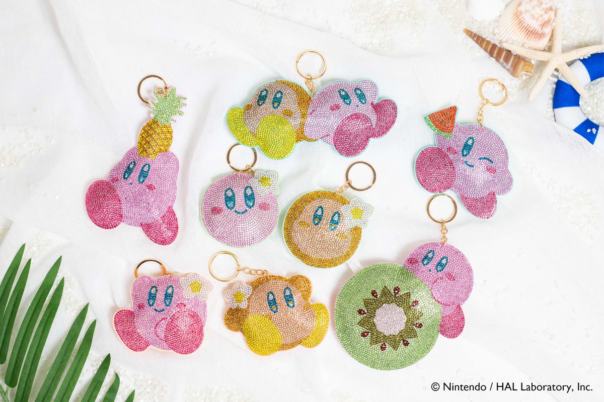 charatoru's tweet image. 🌟7月発売商品🌟
【#星のカービィ プププトロピカルラインストーンマスコット】

トロピカルデザインの #カービィ、#ワドルディ のマスコットが #ラウンドワン 限定で登場🍉
大きめサイズとキラキラのラインストーンで、存在感抜群のアイテムになっています✨

詳細はこちら🔍…