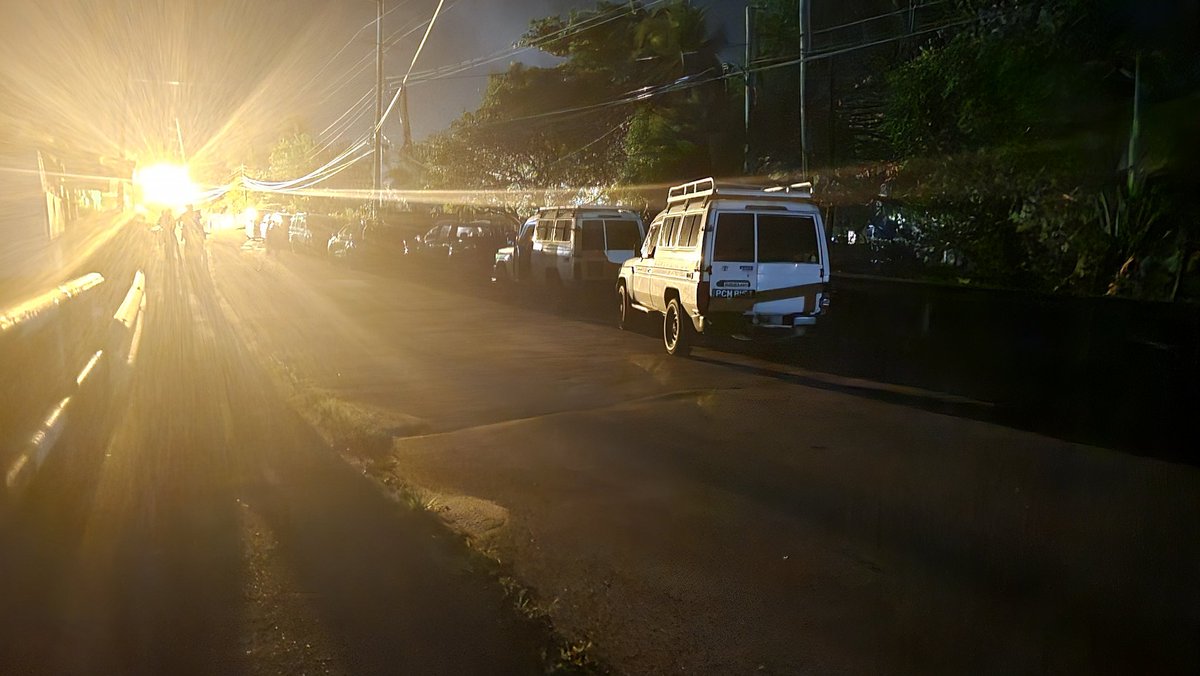 NateGreyy's tweet image. #Trinidad #Crime #GoodNews
Kidnapped Victim Satie Karim has been found alive tonight.
She was found in a forested area off of the Eastern Main Road in Matura.
A team of officers led by Commissioner of Police Allister Guevarro are currently on the scene.
@expressupdates @tv6tnt