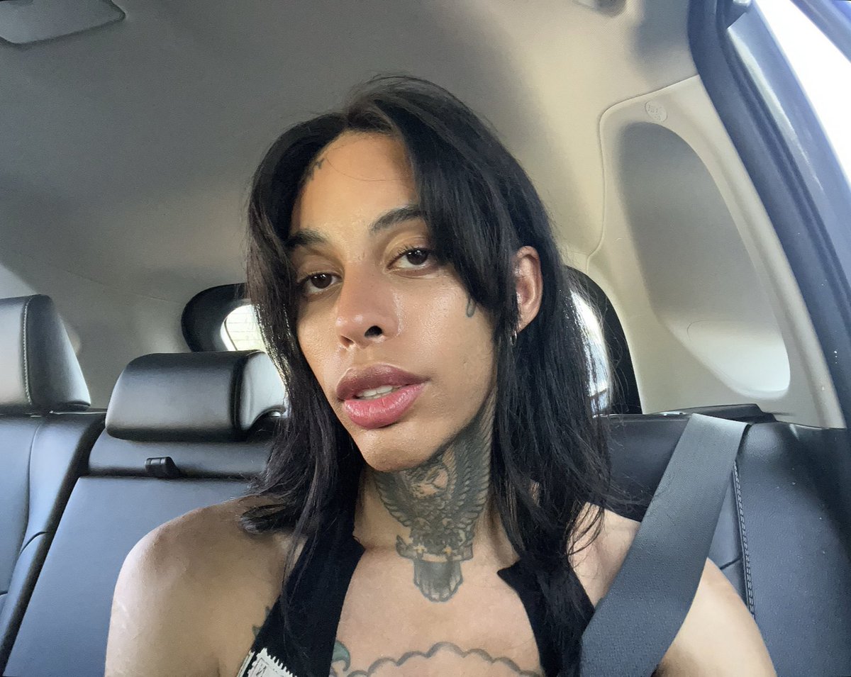 alluringskull's tweet image. Woke up beautiful today. Hbu?