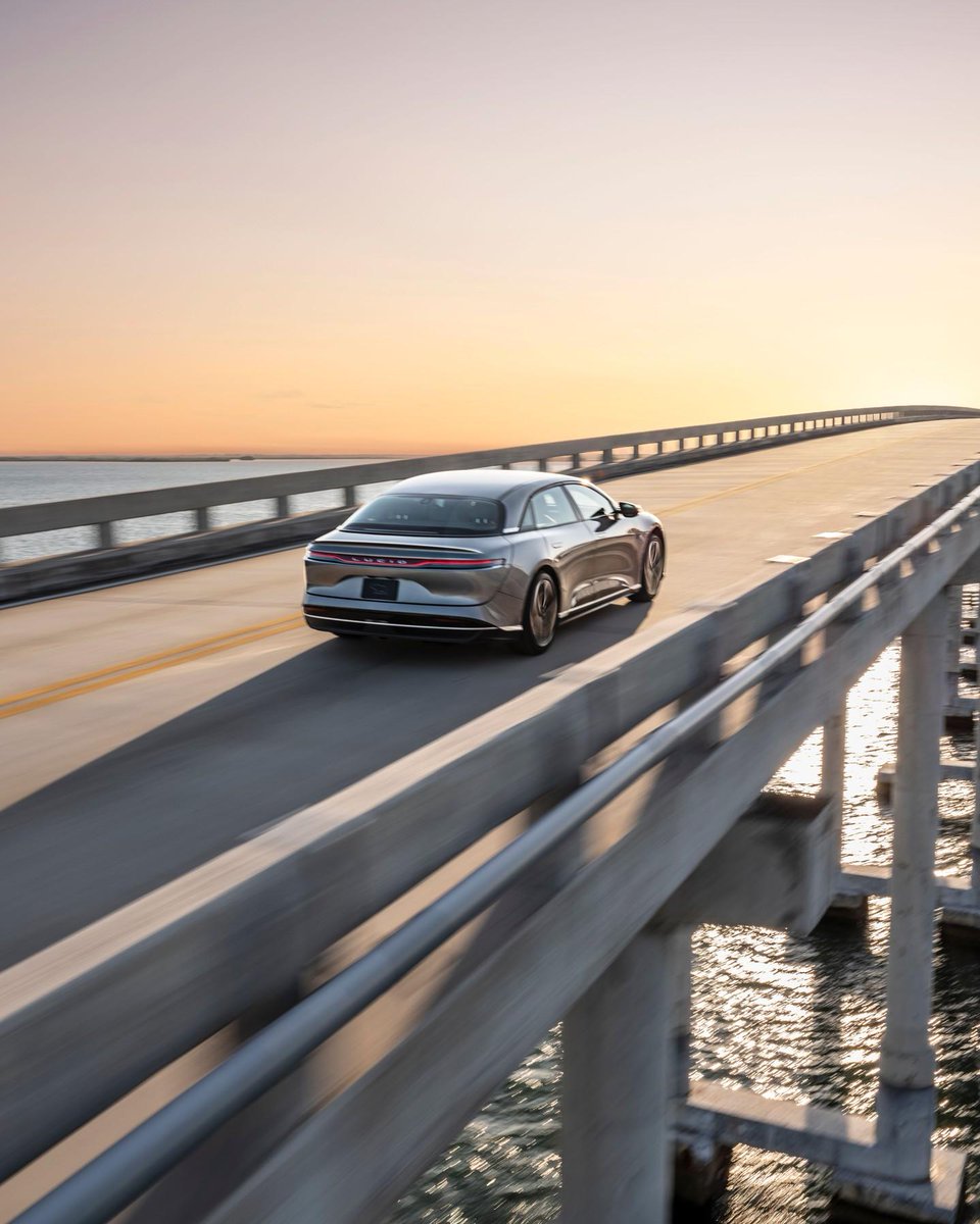 lisas_talent's tweet image. Reimagine that summer getaway in a Lucid Air.
With up to 512 miles of range on a single charge, the road is yours.
#LucidAir
