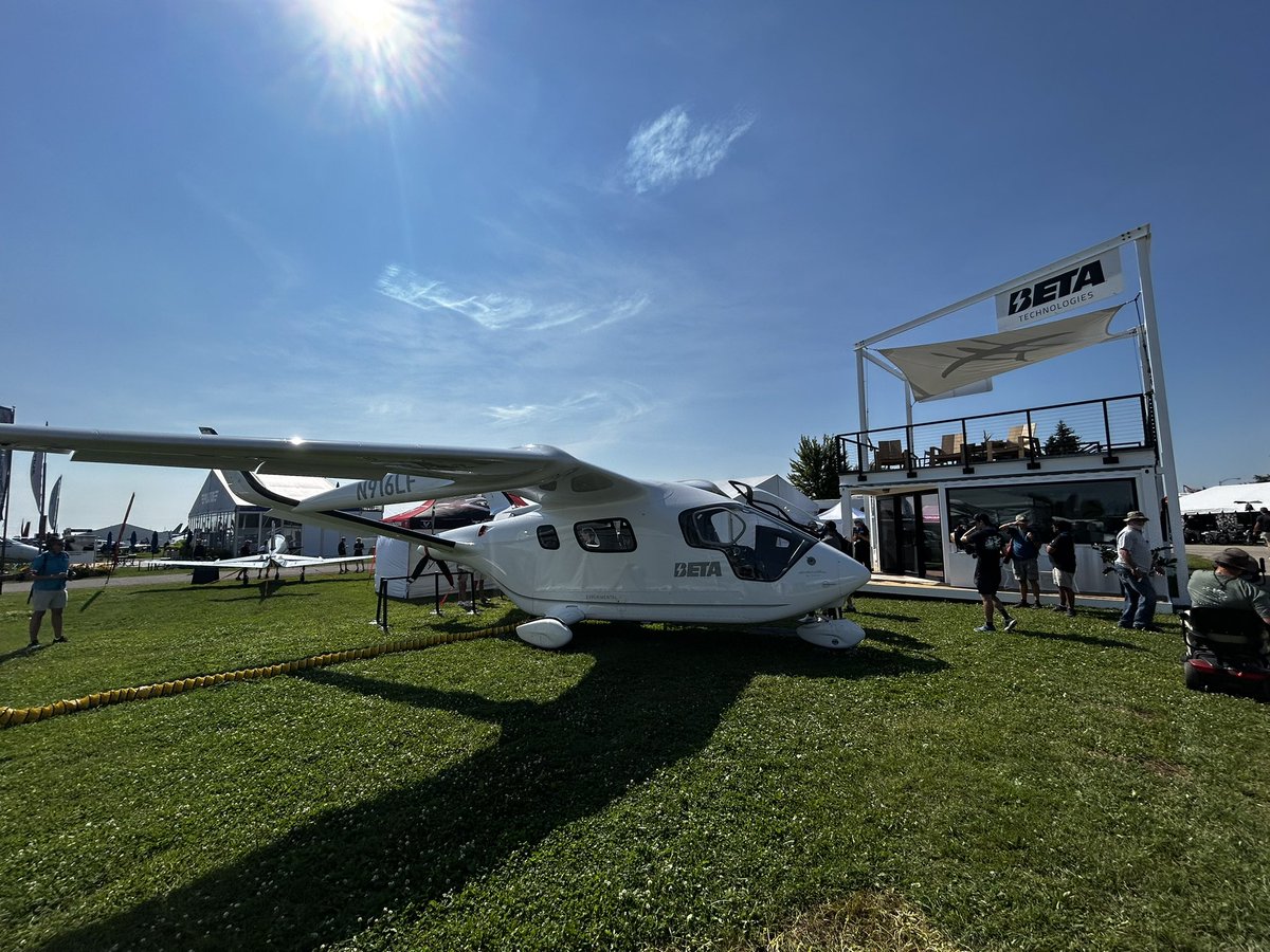MRobbinsAUVSI's tweet image. Great first day at @EAA AirVenture with @AUVSI members including @jobyaviation, @Honeywell_Aero, @BoeingAirplanes, @Airbus, @Wing, @zipline, BETA, & more! #OSH25