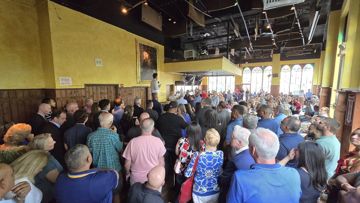 StevenFulop's tweet image. Incredible turnout tonight at our thank-you event for volunteers from the gubernatorial campaign. I still can’t believe how many ppl came out tonight and wish I had a picture that did justice with multiple rooms. I spoke about the path ahead and how the work continues. We’re not…