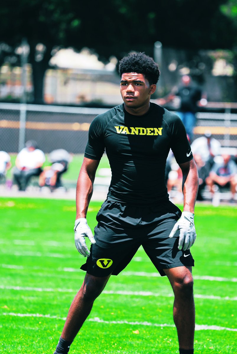 Things are definitely looking⬆️
<a href="/DBSelect13/">DBSelect</a> <a href="/VandenFB/">Vanden Football</a> #VandenBuilt🔰