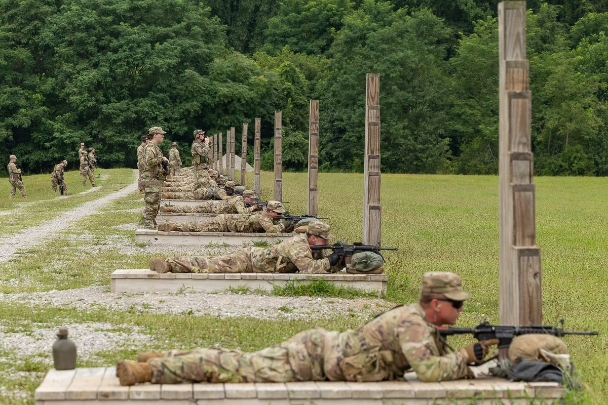 ArmyROTC's tweet image. Cadets of 9th Regiment #AdvancedCamp are M4 qualified and one step closer to becoming leaders.
For more #CST2025 content click the link in our bio!
馃摳: MacKenzie Rogers, Murray State University, CST Public Affairs Office