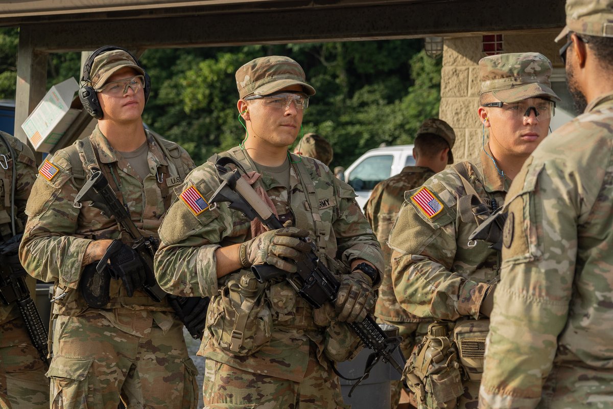ArmyROTC's tweet image. Cadets of 9th Regiment #AdvancedCamp are M4 qualified and one step closer to becoming leaders.
For more #CST2025 content click the link in our bio!
馃摳: MacKenzie Rogers, Murray State University, CST Public Affairs Office