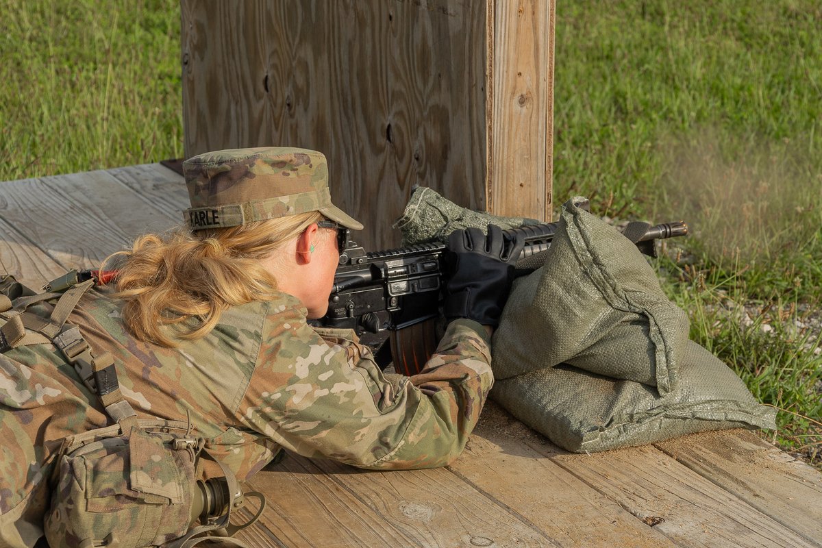 ArmyROTC's tweet image. Cadets of 9th Regiment #AdvancedCamp are M4 qualified and one step closer to becoming leaders.
For more #CST2025 content click the link in our bio!
馃摳: MacKenzie Rogers, Murray State University, CST Public Affairs Office