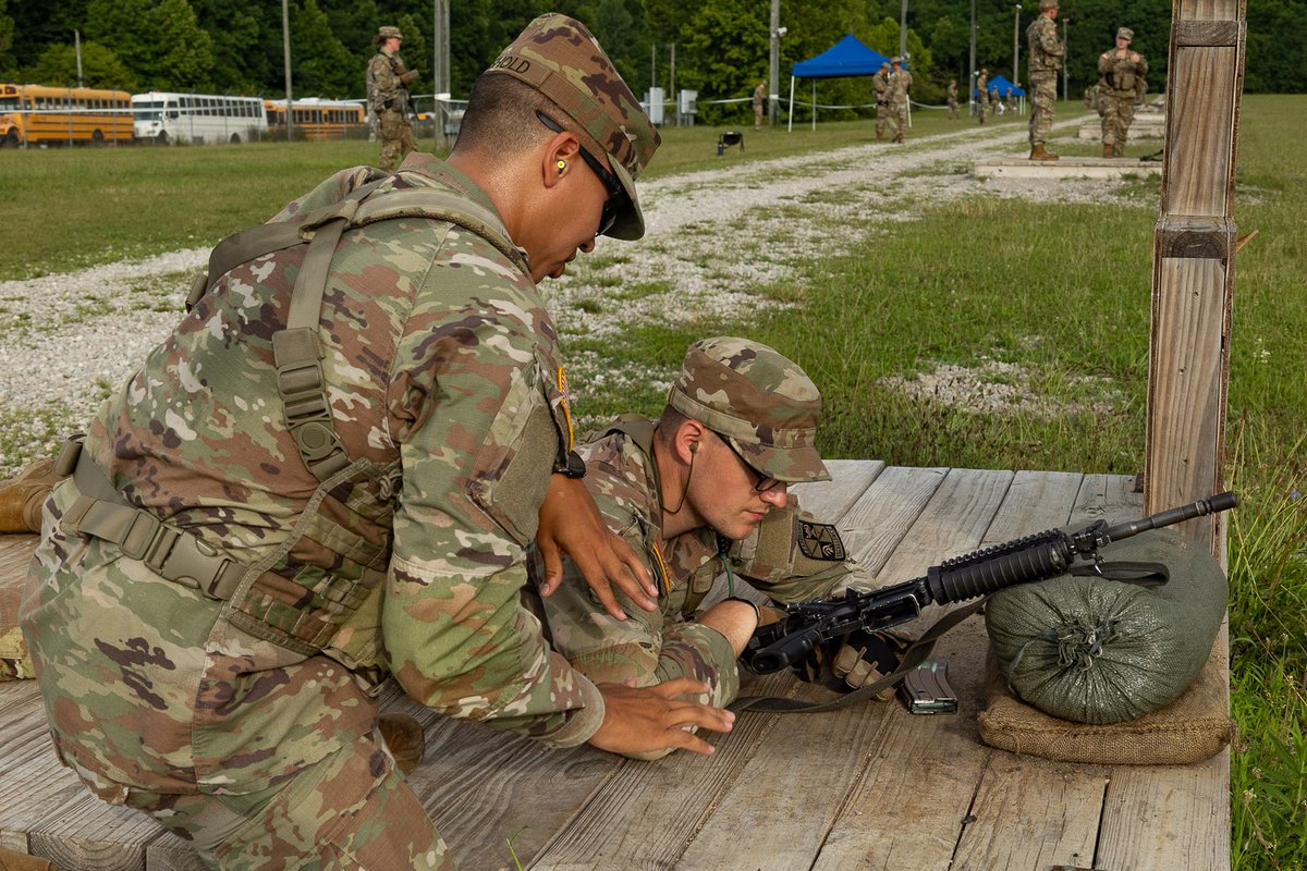 ArmyROTC's tweet image. Cadets of 9th Regiment #AdvancedCamp are M4 qualified and one step closer to becoming leaders.
For more #CST2025 content click the link in our bio!
馃摳: MacKenzie Rogers, Murray State University, CST Public Affairs Office