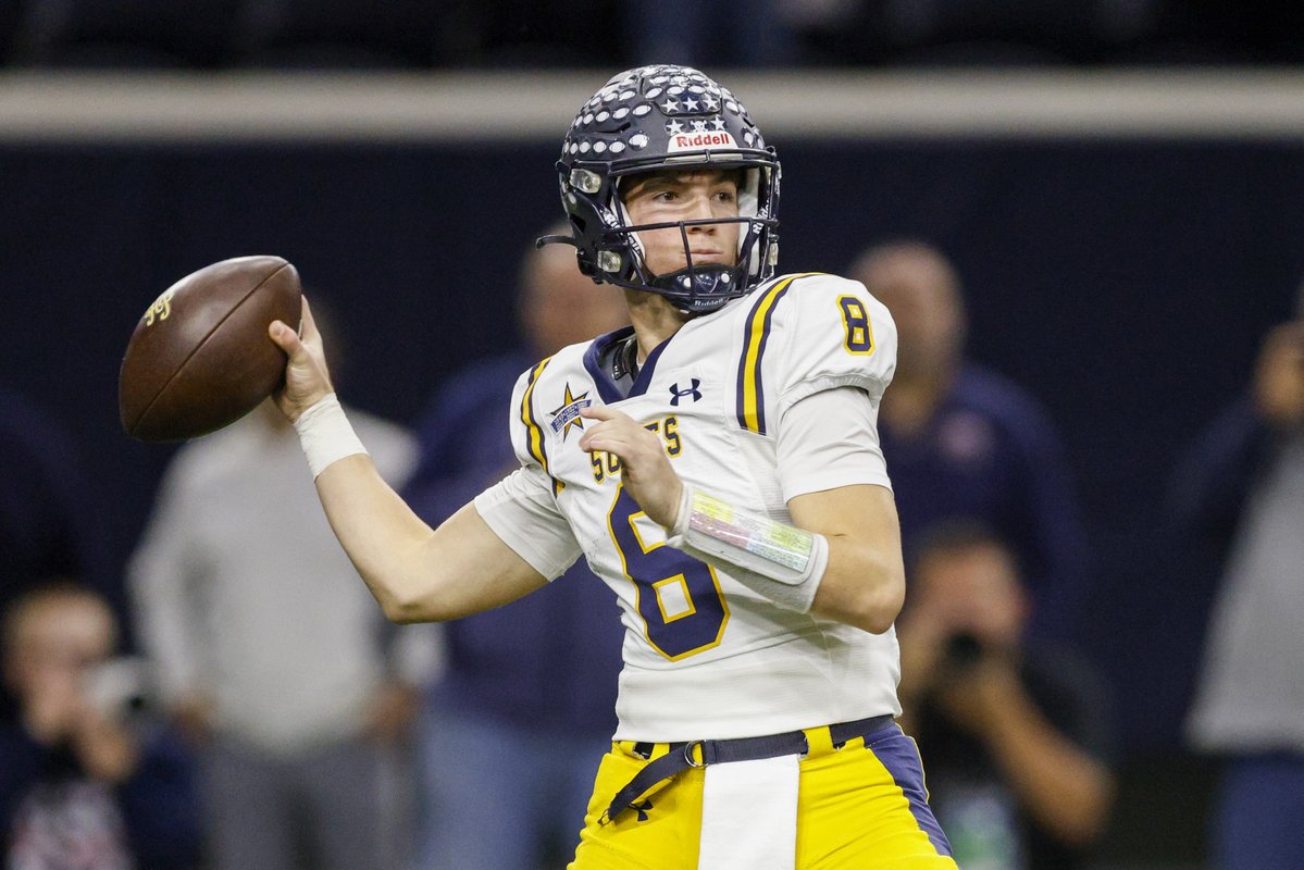SportsDayHS's tweet image. TXHSFB primer: The top returning Dallas-area 5A passing leaders for the 2025 season 🔥
#TXHSFB
Read more: dallasnews.com/high-school-sp…